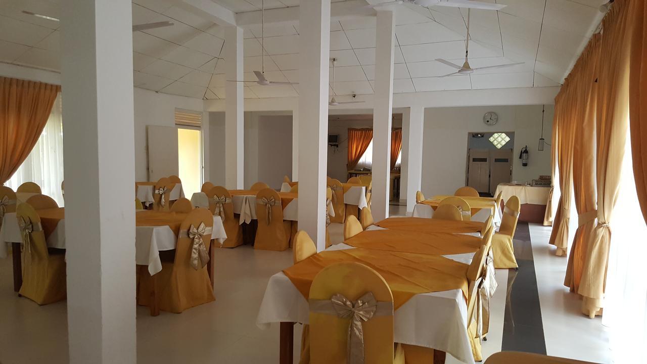 Robinson Hotel Kataragama Exteriör bild